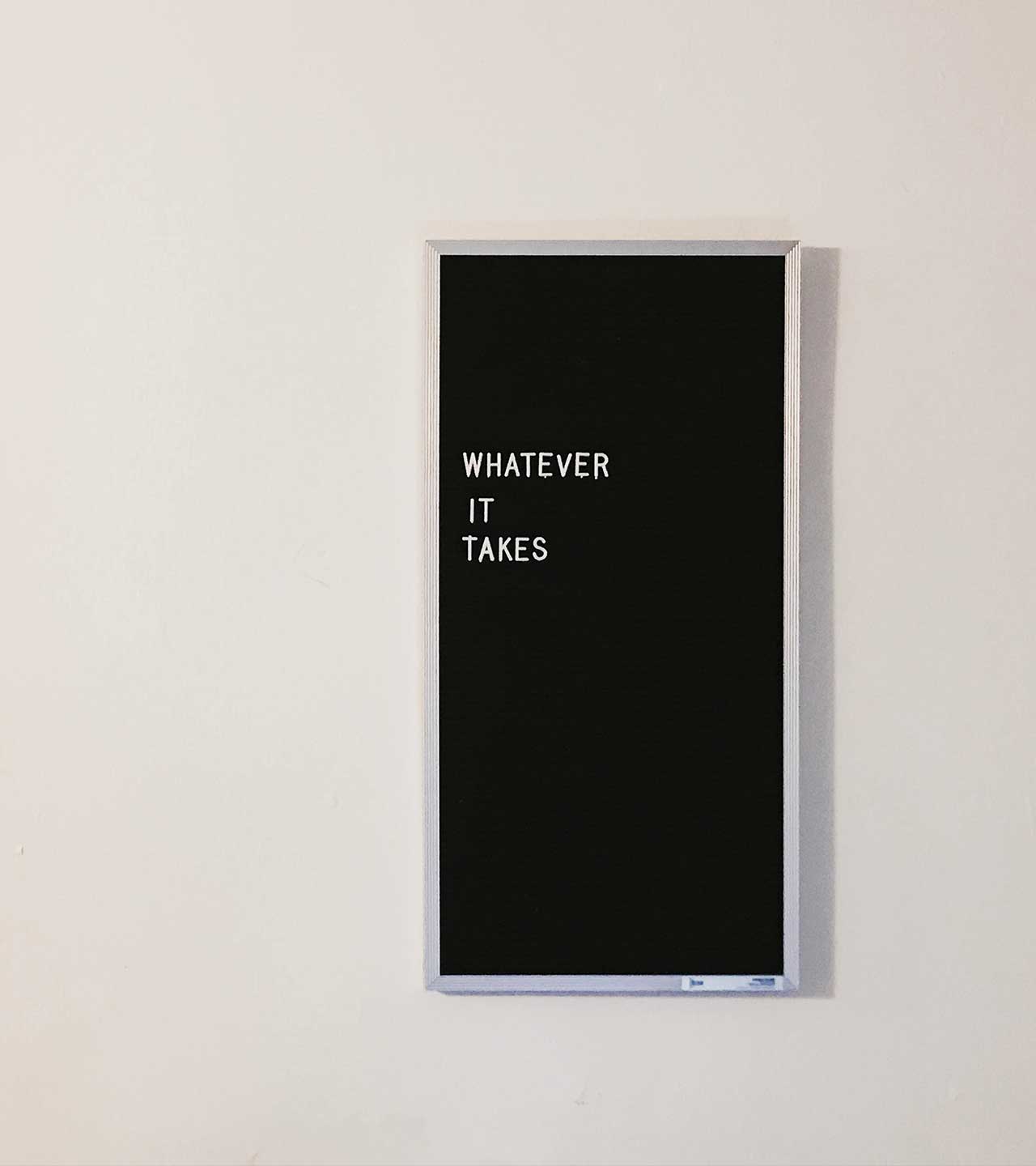 schwarzes Bild mit weißer Schrift "whatever it takes"
