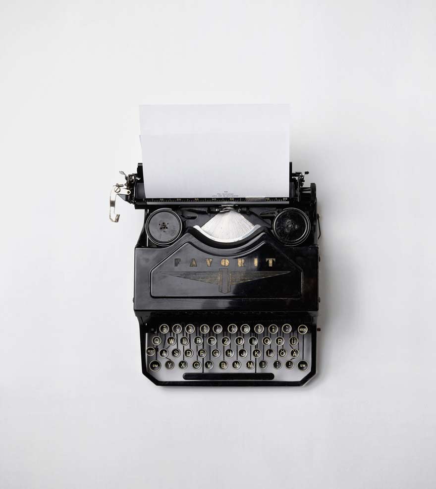 alte Schreibmaschine von oben als Bild für content marketing